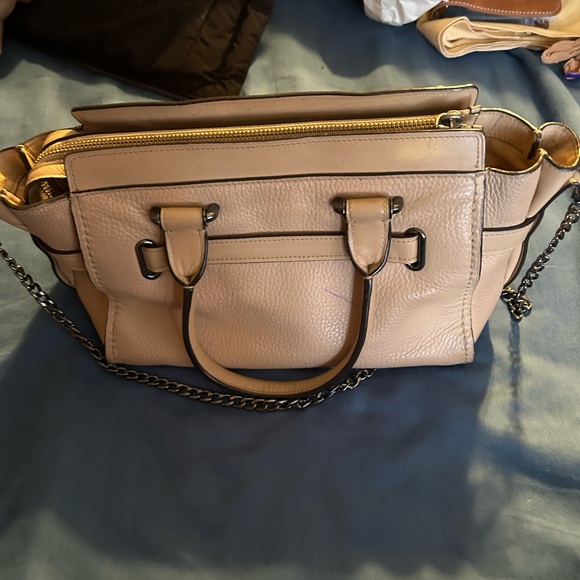 Coach Tan Rhyder - Picture 2 of 6